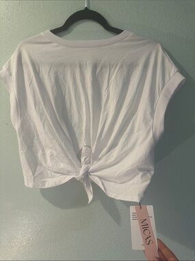 Micas White Tie-Front Crop Tee